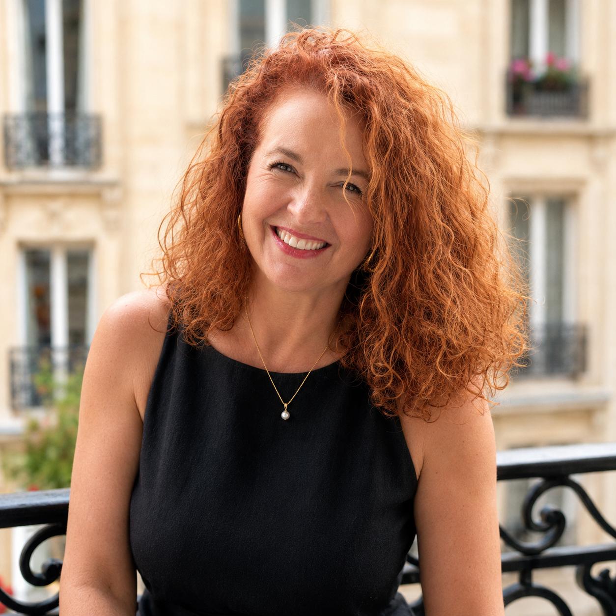 photo de Sabine Neuman assise sur un banc